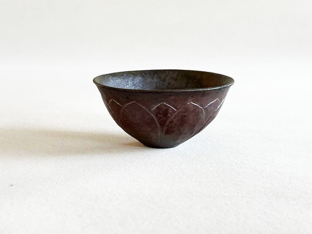 北宋风格莲瓣纹紫砂杯，经大漆修补